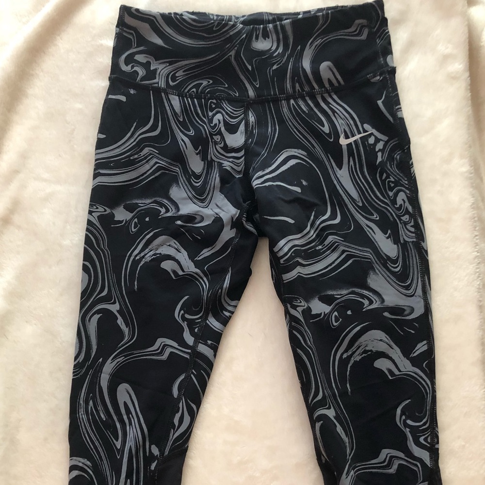 Nike Dri-Fit ankle-length leggings
